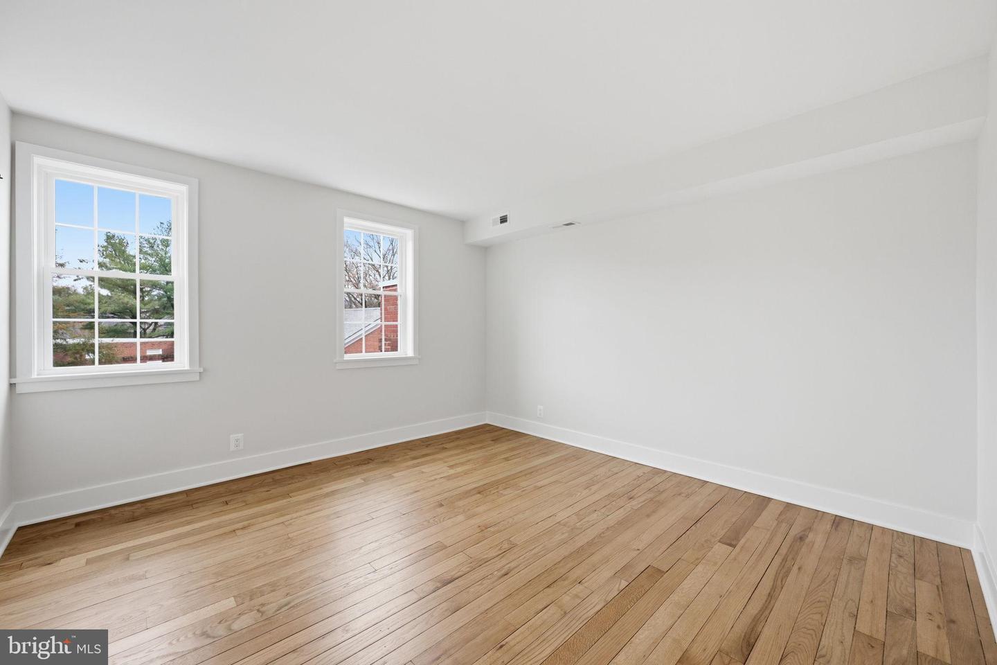 4849 28TH ST S #B, ARLINGTON, Virginia 22206, 2 Bedrooms Bedrooms, 9 Rooms Rooms,2 BathroomsBathrooms,Residential,For sale,4849 28TH ST S #B,VAAR2069502 MLS # VAAR2069502