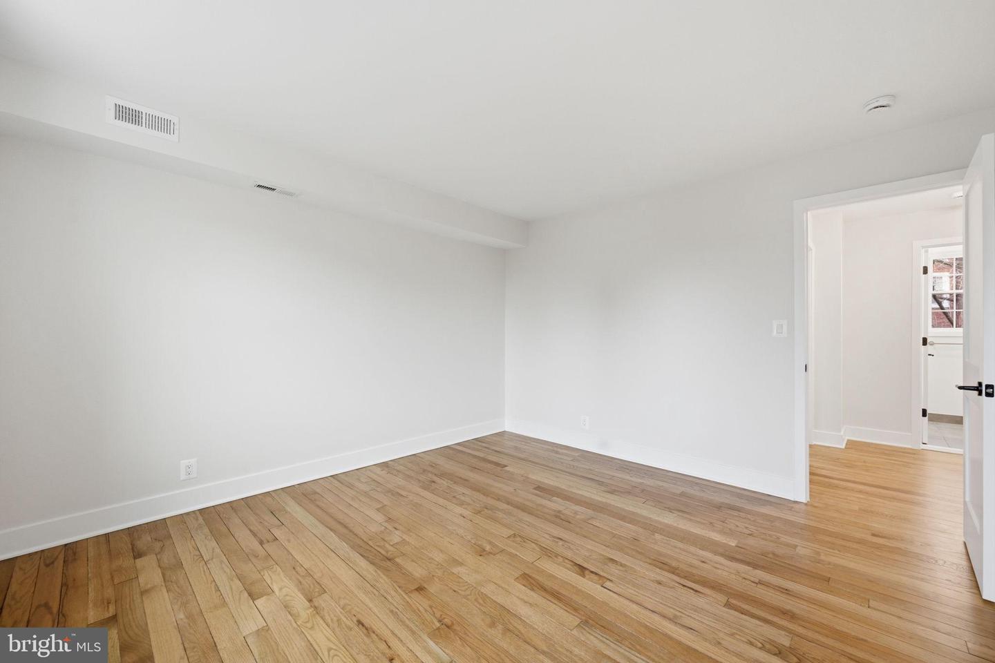 4849 28TH ST S #B, ARLINGTON, Virginia 22206, 2 Bedrooms Bedrooms, 9 Rooms Rooms,2 BathroomsBathrooms,Residential,For sale,4849 28TH ST S #B,VAAR2069502 MLS # VAAR2069502