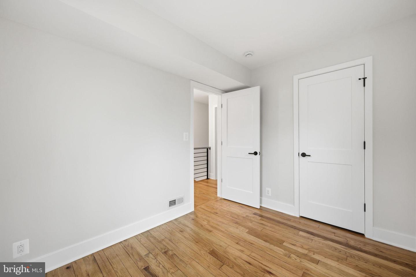 4849 28TH ST S #B, ARLINGTON, Virginia 22206, 2 Bedrooms Bedrooms, 9 Rooms Rooms,2 BathroomsBathrooms,Residential,For sale,4849 28TH ST S #B,VAAR2069502 MLS # VAAR2069502