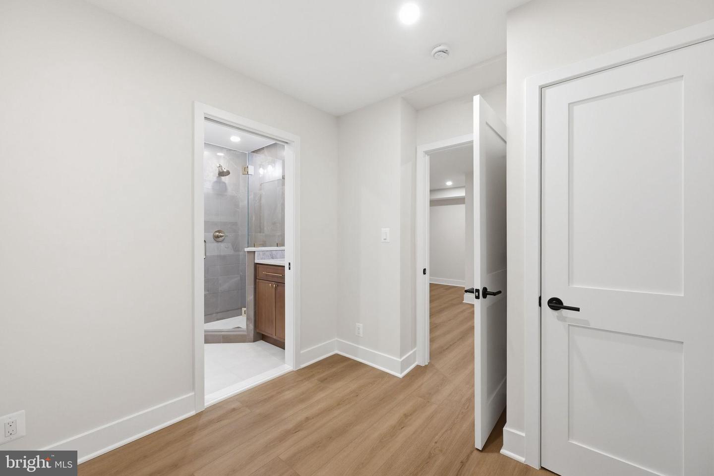 4849 28TH ST S #B, ARLINGTON, Virginia 22206, 2 Bedrooms Bedrooms, 9 Rooms Rooms,2 BathroomsBathrooms,Residential,For sale,4849 28TH ST S #B,VAAR2069502 MLS # VAAR2069502