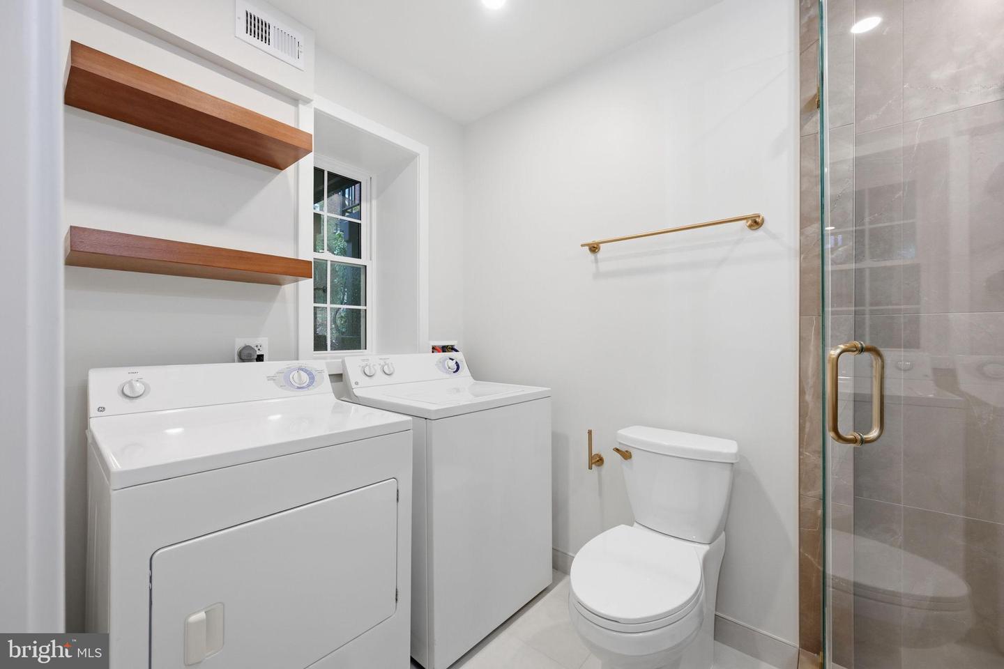 4849 28TH ST S #B, ARLINGTON, Virginia 22206, 2 Bedrooms Bedrooms, 9 Rooms Rooms,2 BathroomsBathrooms,Residential,For sale,4849 28TH ST S #B,VAAR2069502 MLS # VAAR2069502