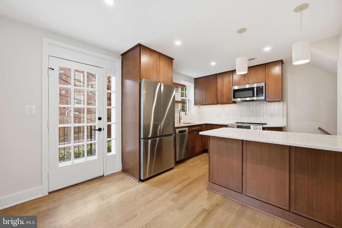 4849 28TH ST S #B, ARLINGTON, Virginia 22206, 2 Bedrooms Bedrooms, 9 Rooms Rooms,2 BathroomsBathrooms,Residential,For sale,4849 28TH ST S #B,VAAR2069502 MLS # VAAR2069502