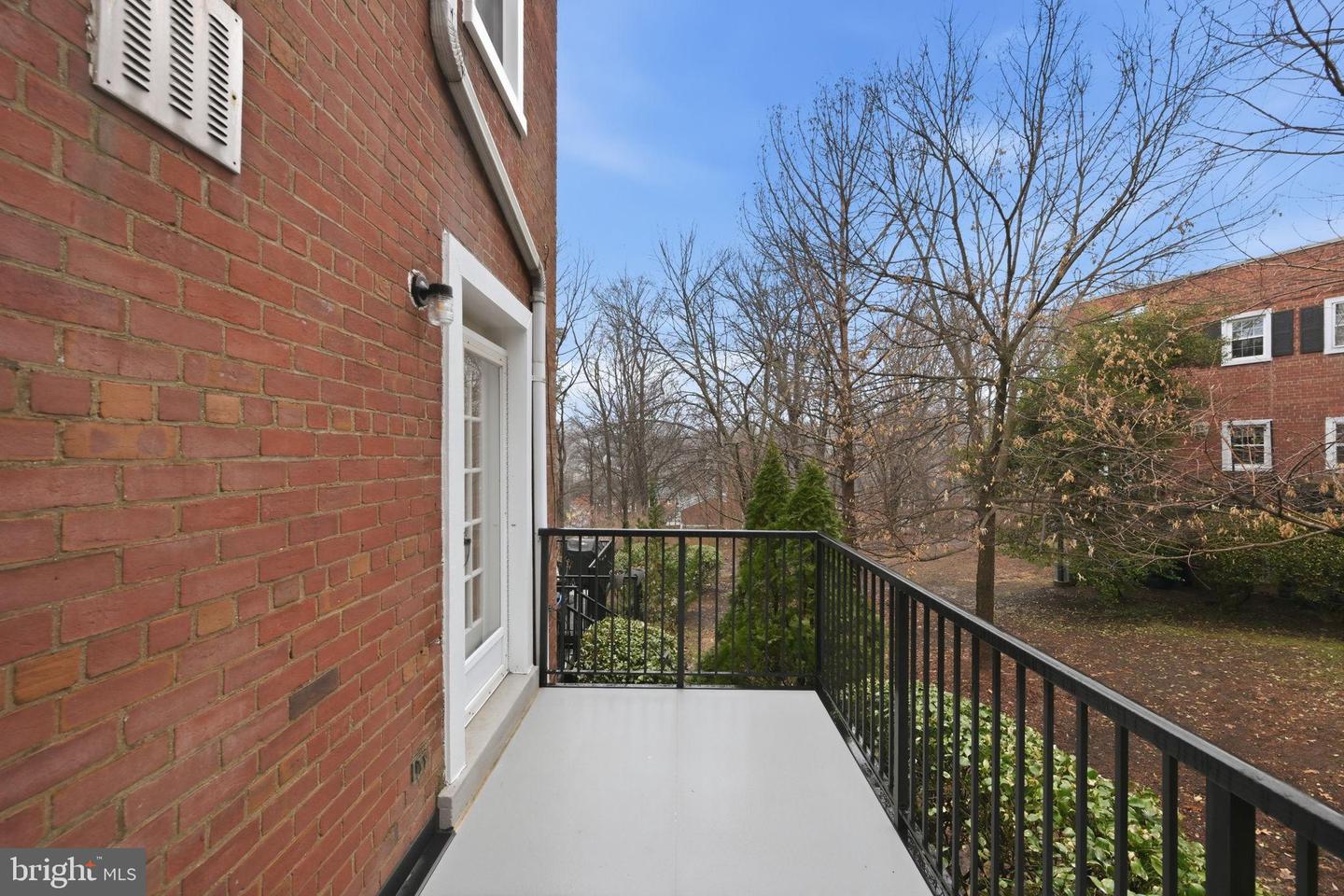 4849 28TH ST S #B, ARLINGTON, Virginia 22206, 2 Bedrooms Bedrooms, 9 Rooms Rooms,2 BathroomsBathrooms,Residential,For sale,4849 28TH ST S #B,VAAR2069502 MLS # VAAR2069502