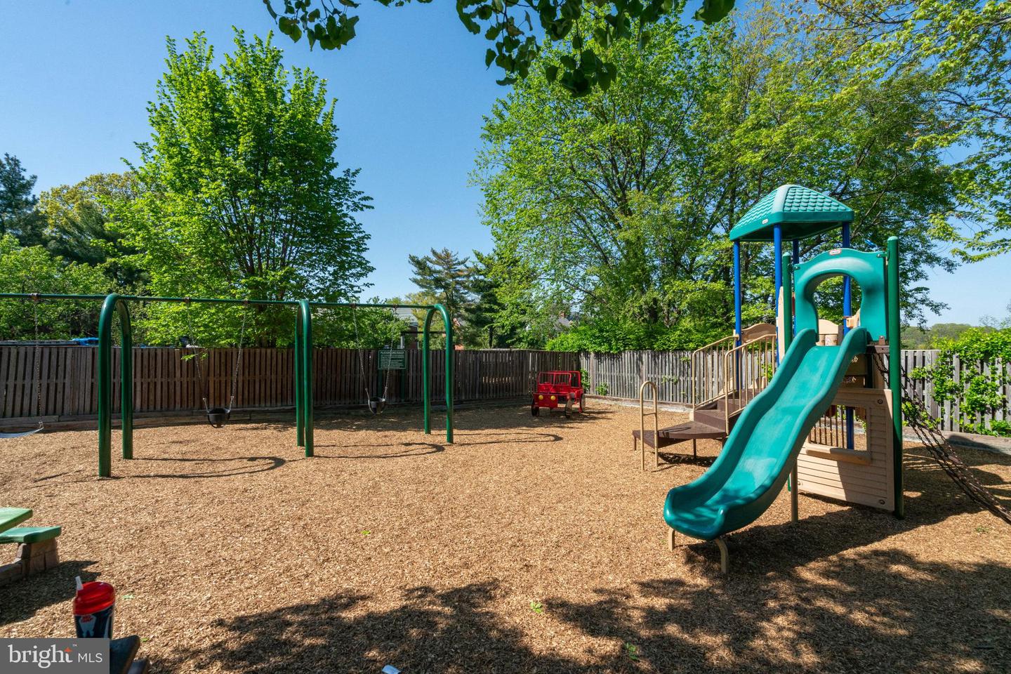 4849 28TH ST S #B, ARLINGTON, Virginia 22206, 2 Bedrooms Bedrooms, 9 Rooms Rooms,2 BathroomsBathrooms,Residential,For sale,4849 28TH ST S #B,VAAR2069502 MLS # VAAR2069502