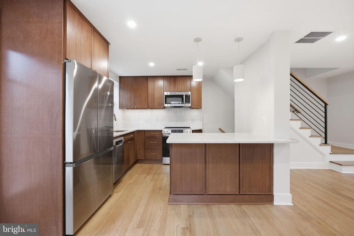 4849 28TH ST S #B, ARLINGTON, Virginia 22206, 2 Bedrooms Bedrooms, 9 Rooms Rooms,2 BathroomsBathrooms,Residential,For sale,4849 28TH ST S #B,VAAR2069502 MLS # VAAR2069502