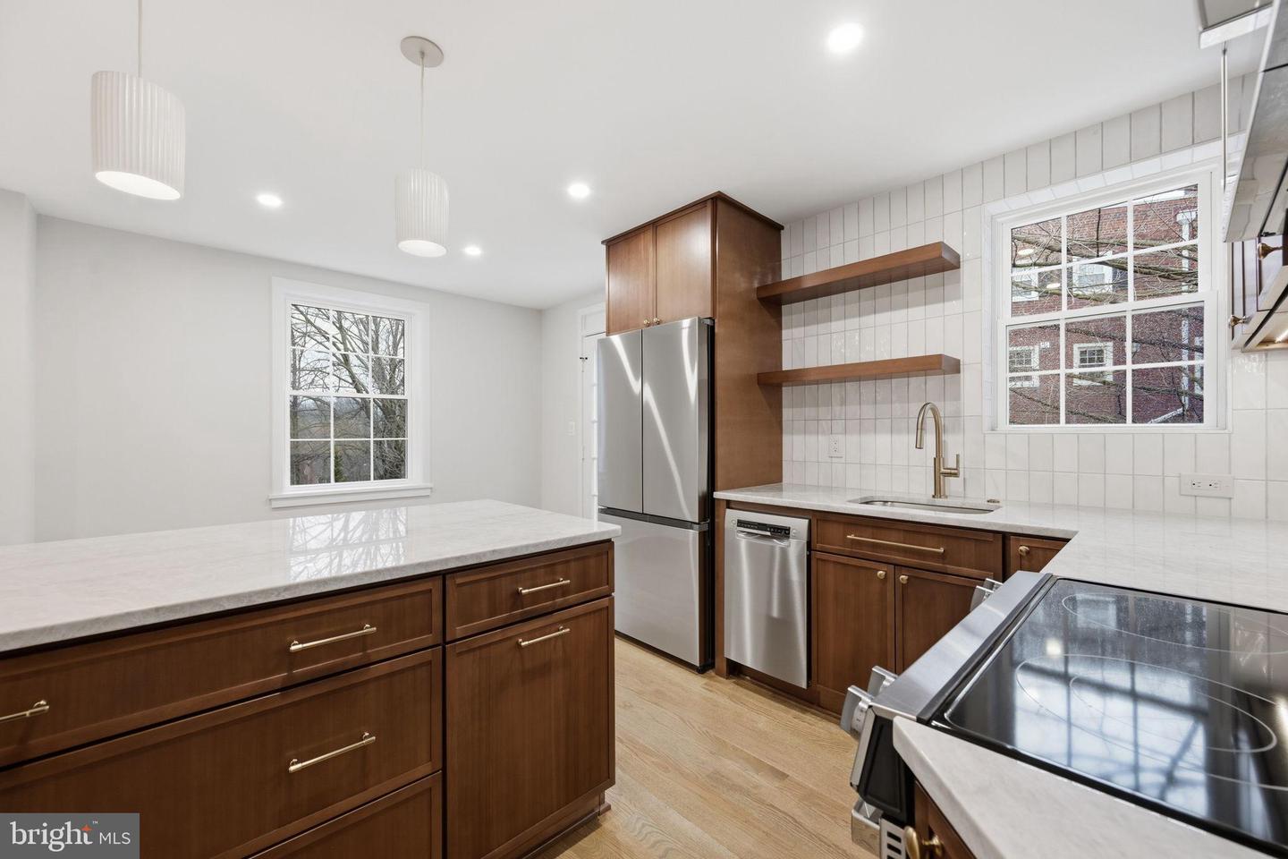 4849 28TH ST S #B, ARLINGTON, Virginia 22206, 2 Bedrooms Bedrooms, 9 Rooms Rooms,2 BathroomsBathrooms,Residential,For sale,4849 28TH ST S #B,VAAR2069502 MLS # VAAR2069502