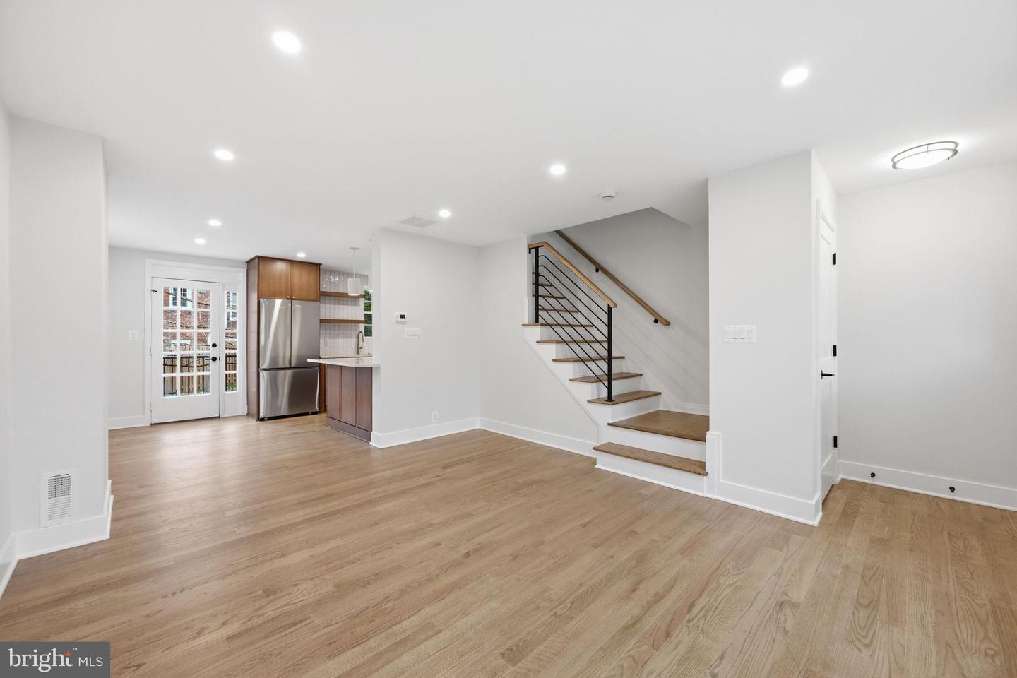 4849 28TH ST S #B, ARLINGTON, Virginia 22206, 2 Bedrooms Bedrooms, 9 Rooms Rooms,2 BathroomsBathrooms,Residential,For sale,4849 28TH ST S #B,VAAR2069502 MLS # VAAR2069502