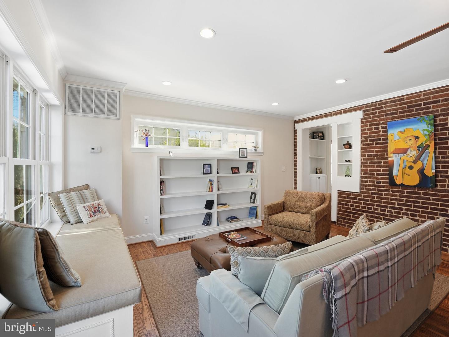 6223 26TH ROAD N, ARLINGTON, Virginia 22207, 4 Bedrooms Bedrooms, ,3 BathroomsBathrooms,Residential,For sale,6223 26TH ROAD N,VAAR2069512 MLS # VAAR2069512