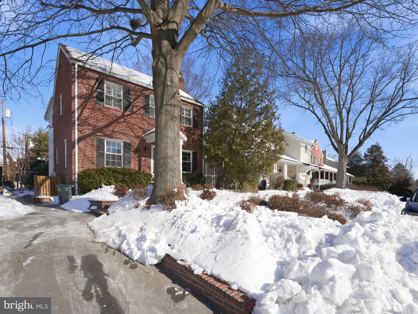 6223 26TH ROAD N, ARLINGTON, Virginia 22207, 4 Bedrooms Bedrooms, ,3 BathroomsBathrooms,Residential,For sale,6223 26TH ROAD N,VAAR2069512 MLS # VAAR2069512