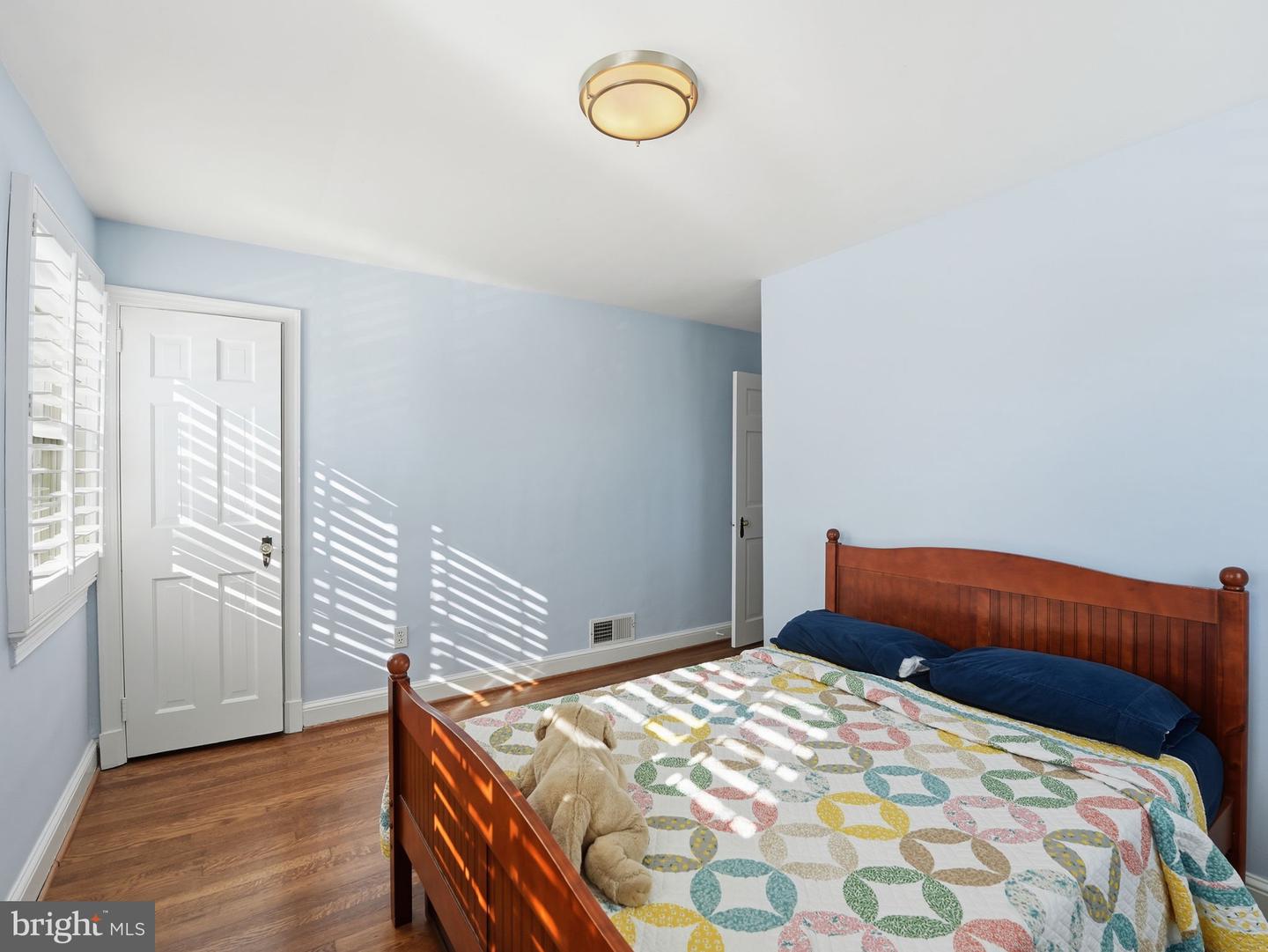 6223 26TH ROAD N, ARLINGTON, Virginia 22207, 4 Bedrooms Bedrooms, ,3 BathroomsBathrooms,Residential,For sale,6223 26TH ROAD N,VAAR2069512 MLS # VAAR2069512