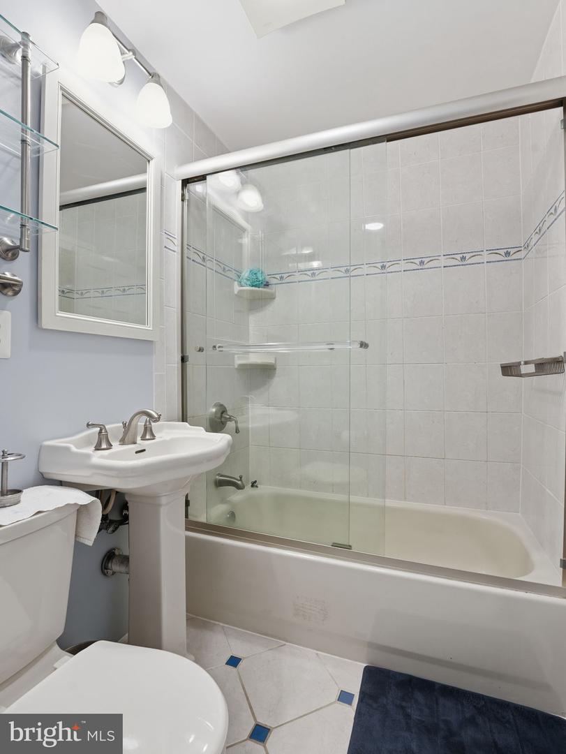 6223 26TH ROAD N, ARLINGTON, Virginia 22207, 4 Bedrooms Bedrooms, ,3 BathroomsBathrooms,Residential,For sale,6223 26TH ROAD N,VAAR2069512 MLS # VAAR2069512