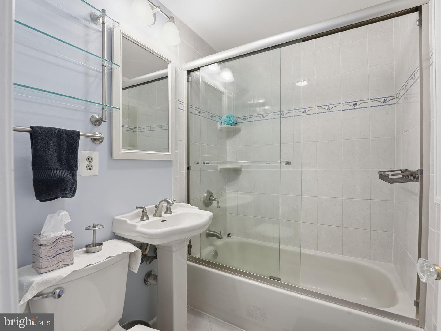 6223 26TH ROAD N, ARLINGTON, Virginia 22207, 4 Bedrooms Bedrooms, ,3 BathroomsBathrooms,Residential,For sale,6223 26TH ROAD N,VAAR2069512 MLS # VAAR2069512