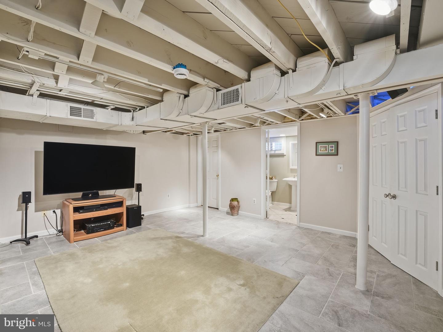 6223 26TH ROAD N, ARLINGTON, Virginia 22207, 4 Bedrooms Bedrooms, ,3 BathroomsBathrooms,Residential,For sale,6223 26TH ROAD N,VAAR2069512 MLS # VAAR2069512