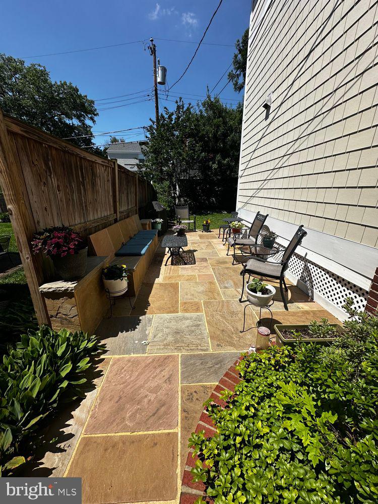 6223 26TH ROAD N, ARLINGTON, Virginia 22207, 4 Bedrooms Bedrooms, ,3 BathroomsBathrooms,Residential,For sale,6223 26TH ROAD N,VAAR2069512 MLS # VAAR2069512