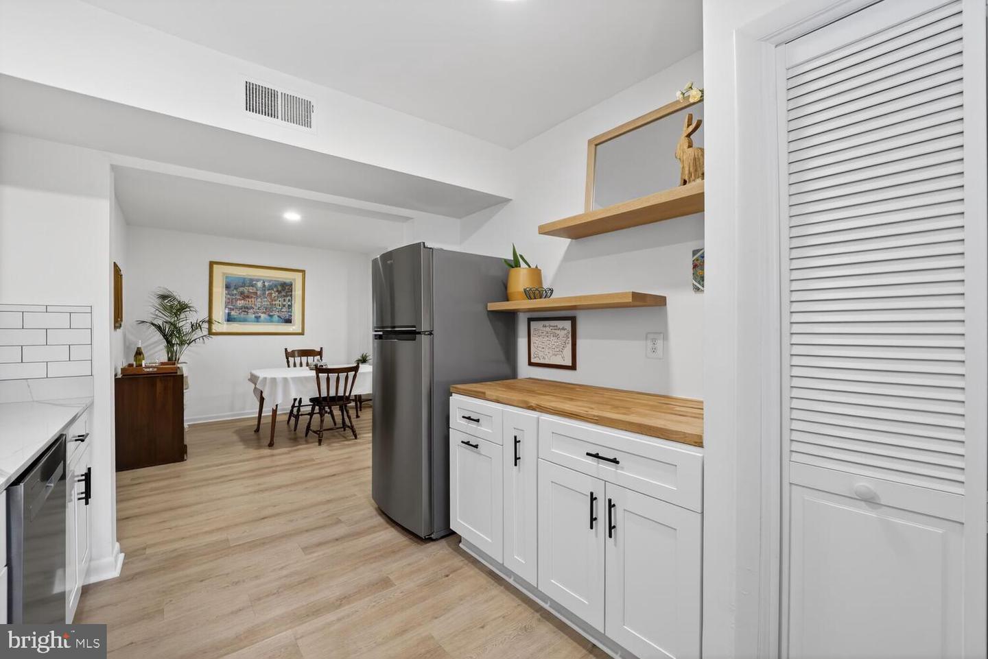 55 SKYHILL RD #101, ALEXANDRIA, Virginia 22314, 3 Bedrooms Bedrooms, ,2 BathroomsBathrooms,Residential,For sale,55 SKYHILL RD #101,VAAX2054642 MLS # VAAX2054642