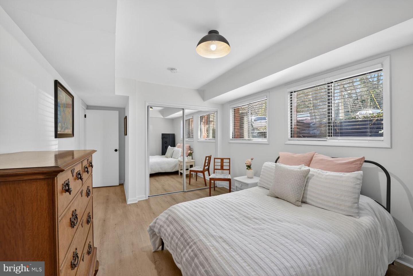 55 SKYHILL RD #101, ALEXANDRIA, Virginia 22314, 3 Bedrooms Bedrooms, ,2 BathroomsBathrooms,Residential,For sale,55 SKYHILL RD #101,VAAX2054642 MLS # VAAX2054642