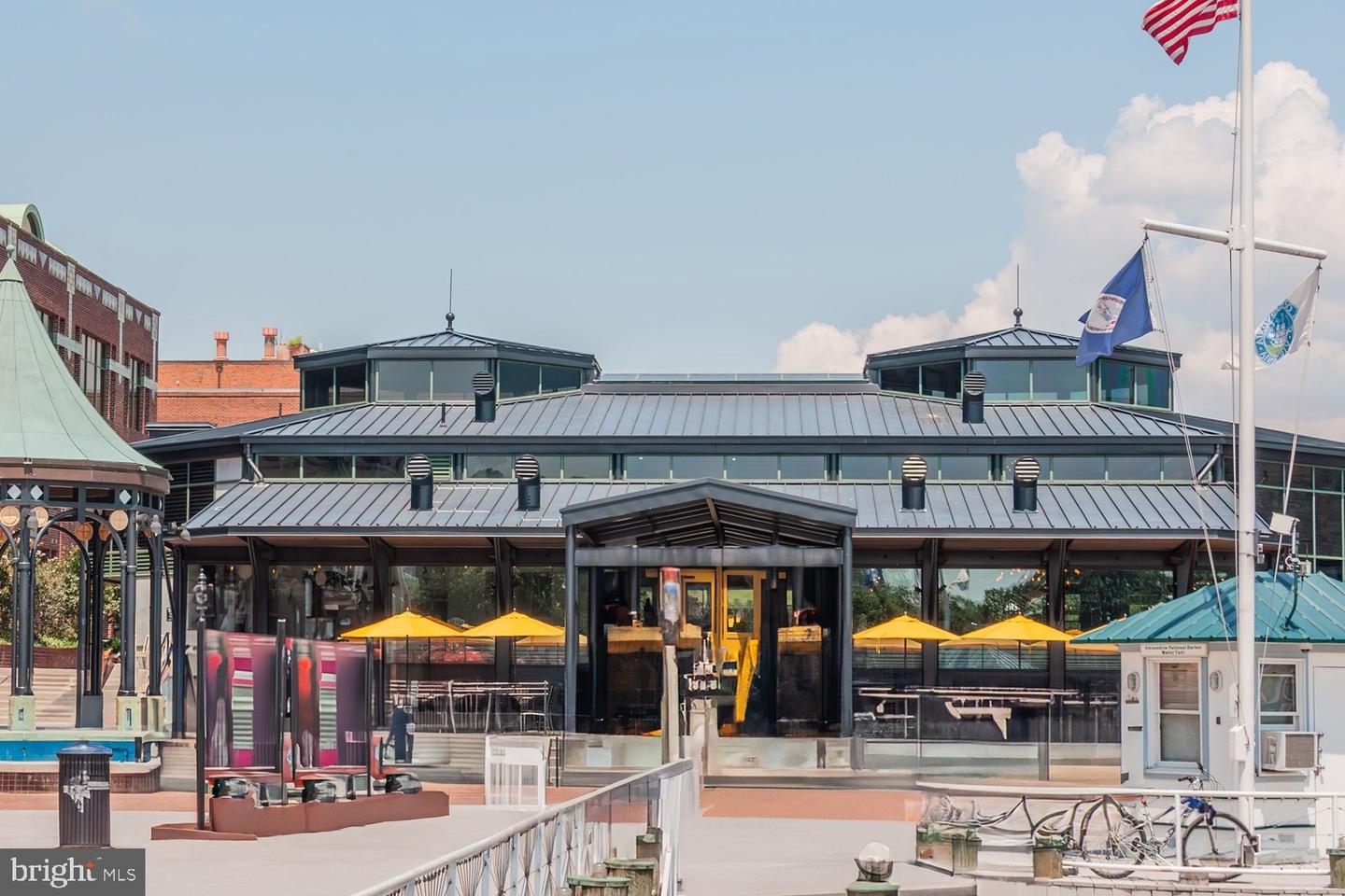 55 SKYHILL RD #101, ALEXANDRIA, Virginia 22314, 3 Bedrooms Bedrooms, ,2 BathroomsBathrooms,Residential,For sale,55 SKYHILL RD #101,VAAX2054642 MLS # VAAX2054642