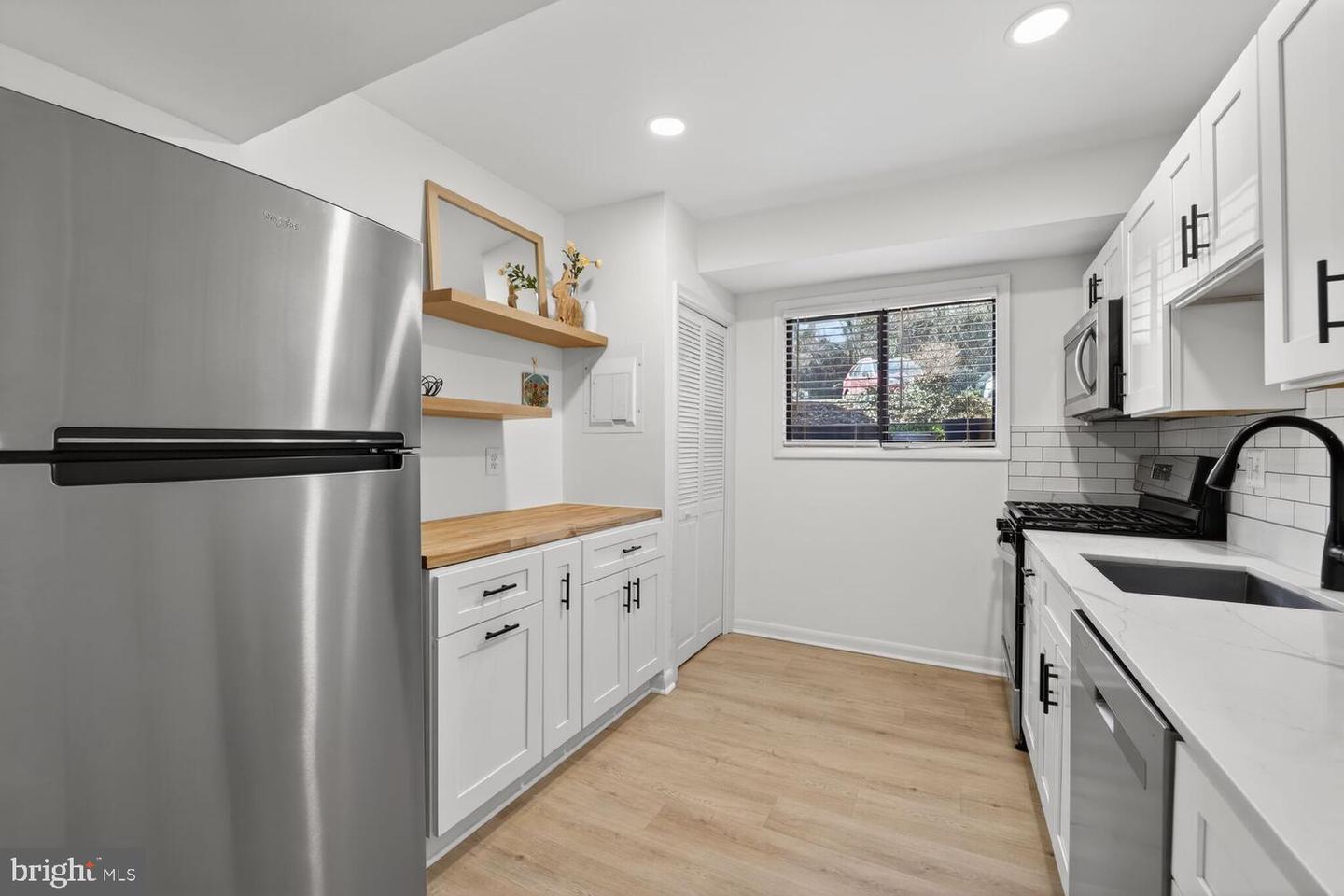 55 SKYHILL RD #101, ALEXANDRIA, Virginia 22314, 3 Bedrooms Bedrooms, ,2 BathroomsBathrooms,Residential,For sale,55 SKYHILL RD #101,VAAX2054642 MLS # VAAX2054642