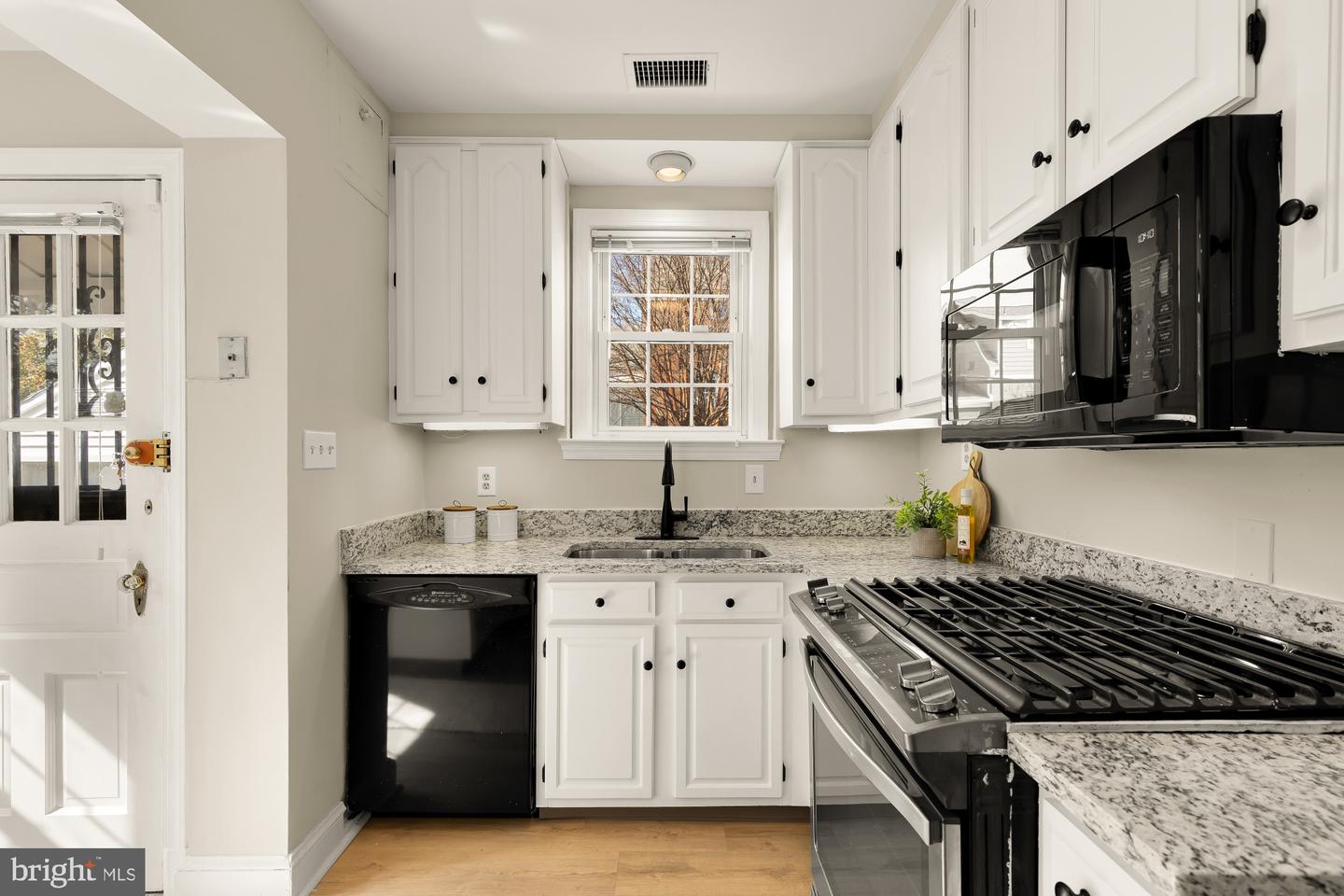 3918 17TH PL NE, WASHINGTON, District Of Columbia 20018, 4 Bedrooms Bedrooms, ,2 BathroomsBathrooms,Residential,For sale,3918 17TH PL NE,DCDC2248352 MLS # DCDC2248352