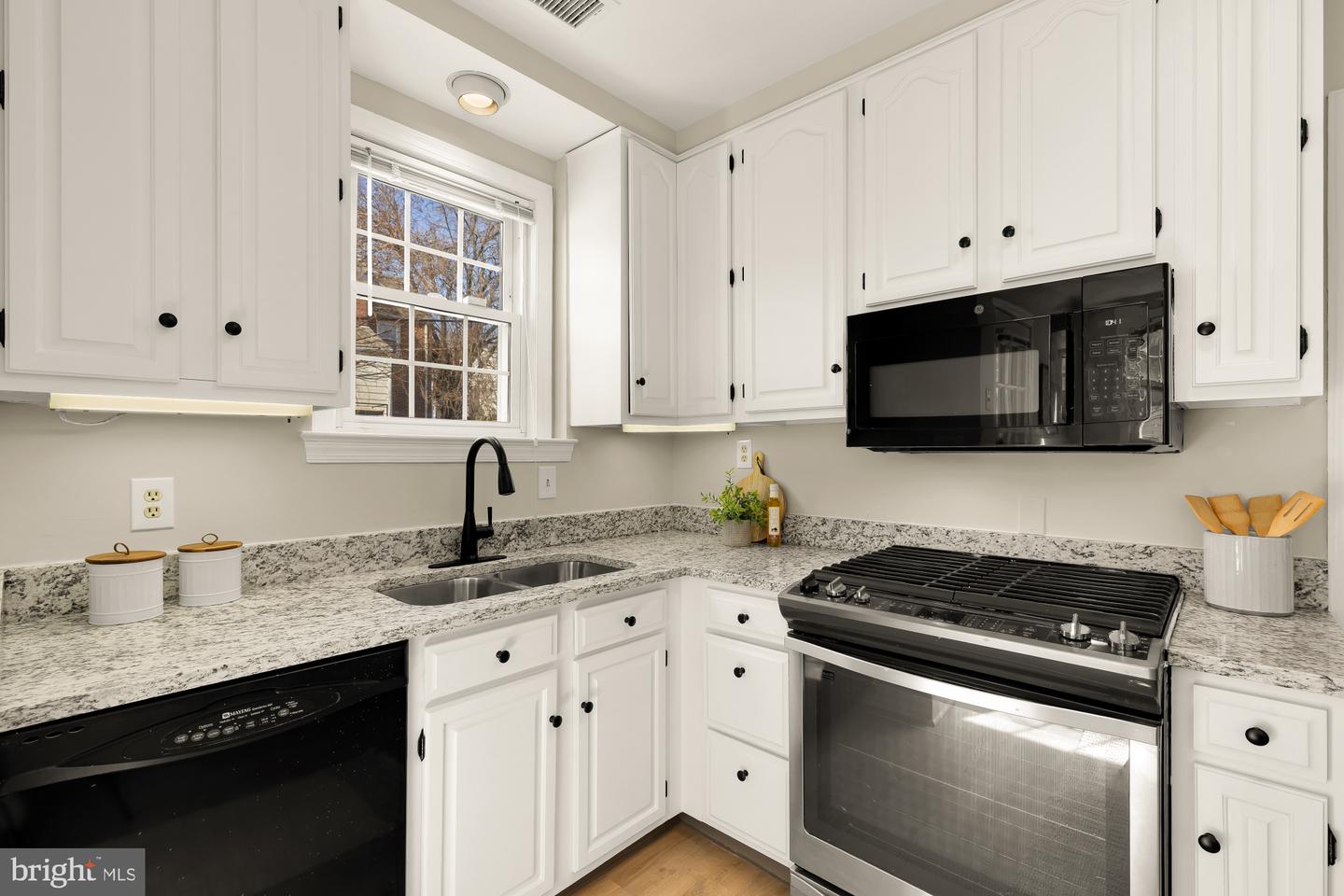 3918 17TH PL NE, WASHINGTON, District Of Columbia 20018, 4 Bedrooms Bedrooms, ,2 BathroomsBathrooms,Residential,For sale,3918 17TH PL NE,DCDC2248352 MLS # DCDC2248352