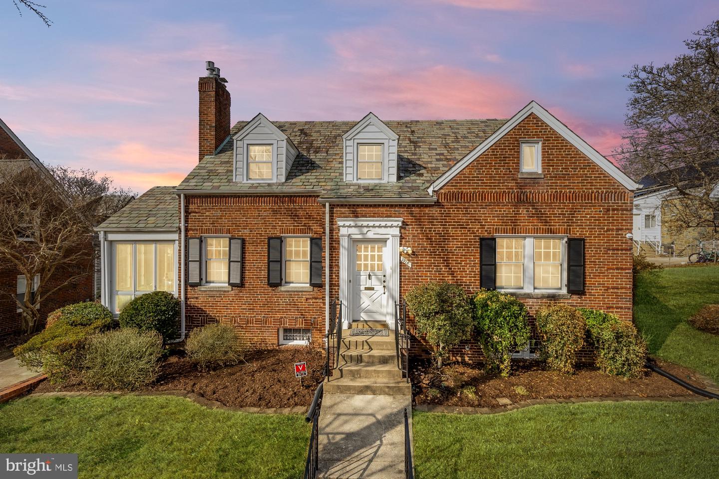 3918 17TH PL NE, WASHINGTON, District Of Columbia 20018, 4 Bedrooms Bedrooms, ,2 BathroomsBathrooms,Residential,For sale,3918 17TH PL NE,DCDC2248352 MLS # DCDC2248352