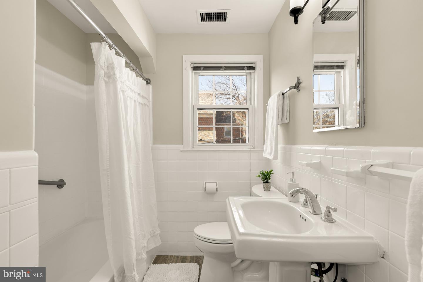 3918 17TH PL NE, WASHINGTON, District Of Columbia 20018, 4 Bedrooms Bedrooms, ,2 BathroomsBathrooms,Residential,For sale,3918 17TH PL NE,DCDC2248352 MLS # DCDC2248352