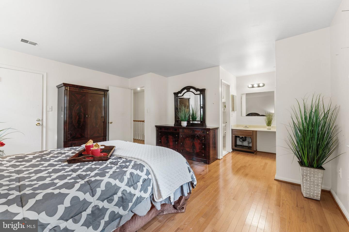 5765 HERITAGE HILL DR, ALEXANDRIA, Virginia 22310, 3 Bedrooms Bedrooms, ,2 BathroomsBathrooms,Residential,For sale,5765 HERITAGE HILL DR,VAFX2293506 MLS # VAFX2293506