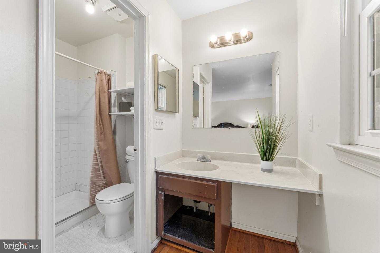 5765 HERITAGE HILL DR, ALEXANDRIA, Virginia 22310, 3 Bedrooms Bedrooms, ,2 BathroomsBathrooms,Residential,For sale,5765 HERITAGE HILL DR,VAFX2293506 MLS # VAFX2293506