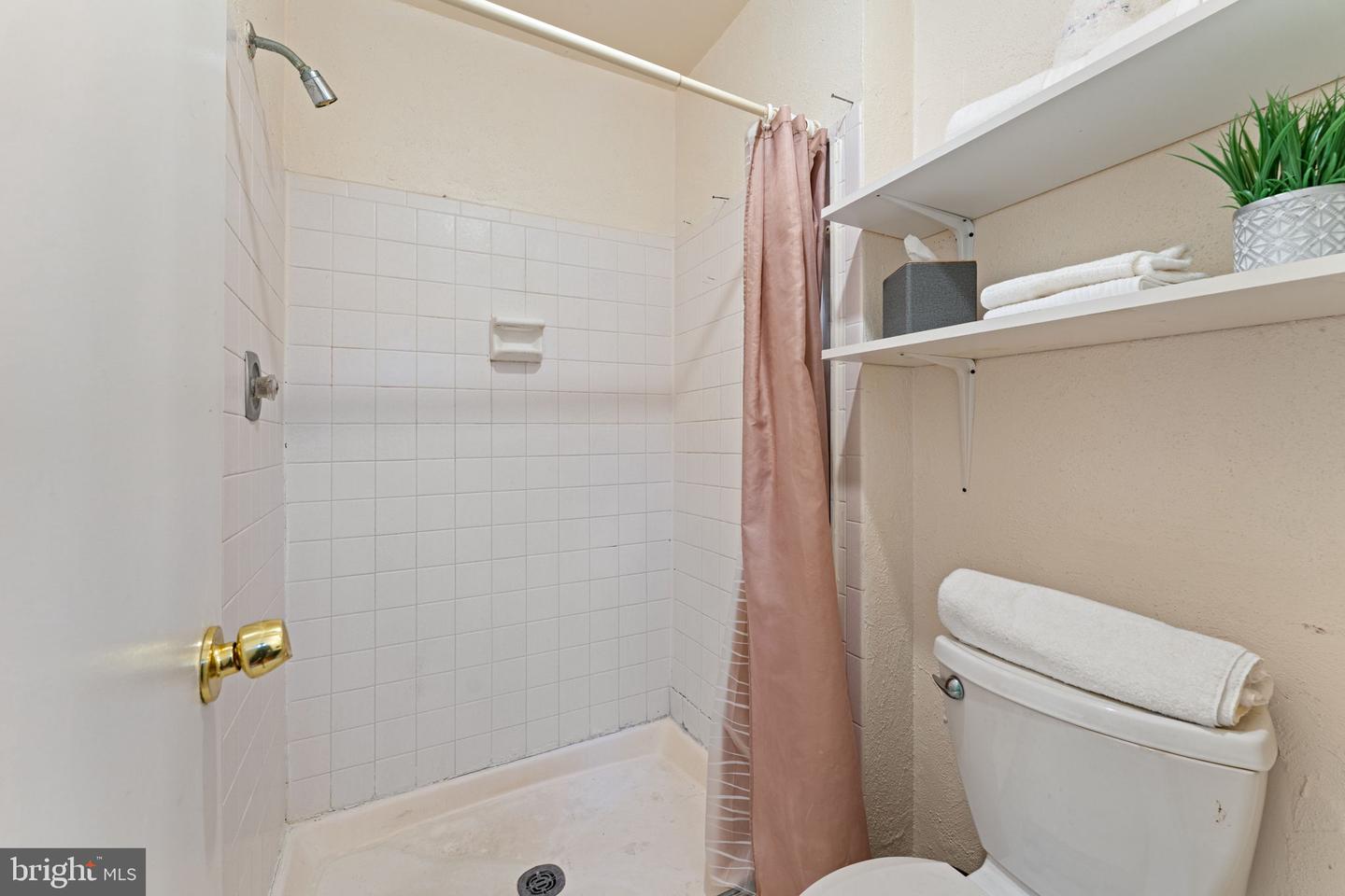 5765 HERITAGE HILL DR, ALEXANDRIA, Virginia 22310, 3 Bedrooms Bedrooms, ,2 BathroomsBathrooms,Residential,For sale,5765 HERITAGE HILL DR,VAFX2293506 MLS # VAFX2293506