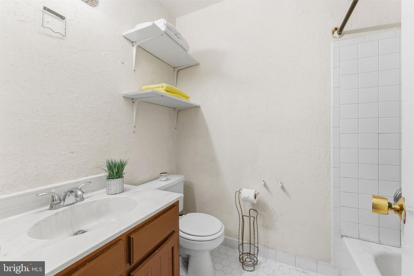 5765 HERITAGE HILL DR, ALEXANDRIA, Virginia 22310, 3 Bedrooms Bedrooms, ,2 BathroomsBathrooms,Residential,For sale,5765 HERITAGE HILL DR,VAFX2293506 MLS # VAFX2293506