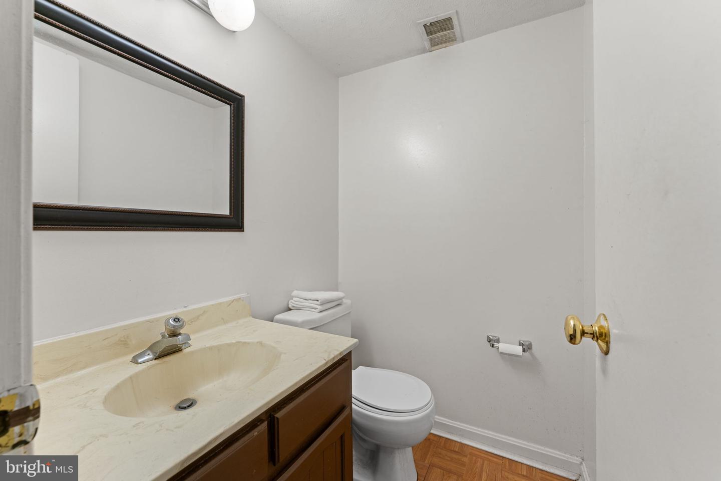 5765 HERITAGE HILL DR, ALEXANDRIA, Virginia 22310, 3 Bedrooms Bedrooms, ,2 BathroomsBathrooms,Residential,For sale,5765 HERITAGE HILL DR,VAFX2293506 MLS # VAFX2293506