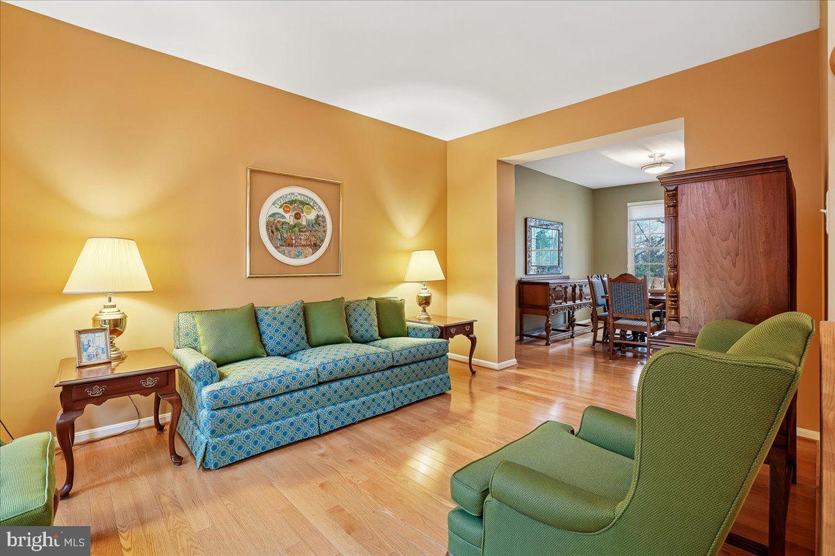 9804 CRESENCE WAY, FAIRFAX, Virginia 22032, 4 Bedrooms Bedrooms, ,2 BathroomsBathrooms,Residential,For sale,9804 CRESENCE WAY,VAFC2007858 MLS # VAFC2007858