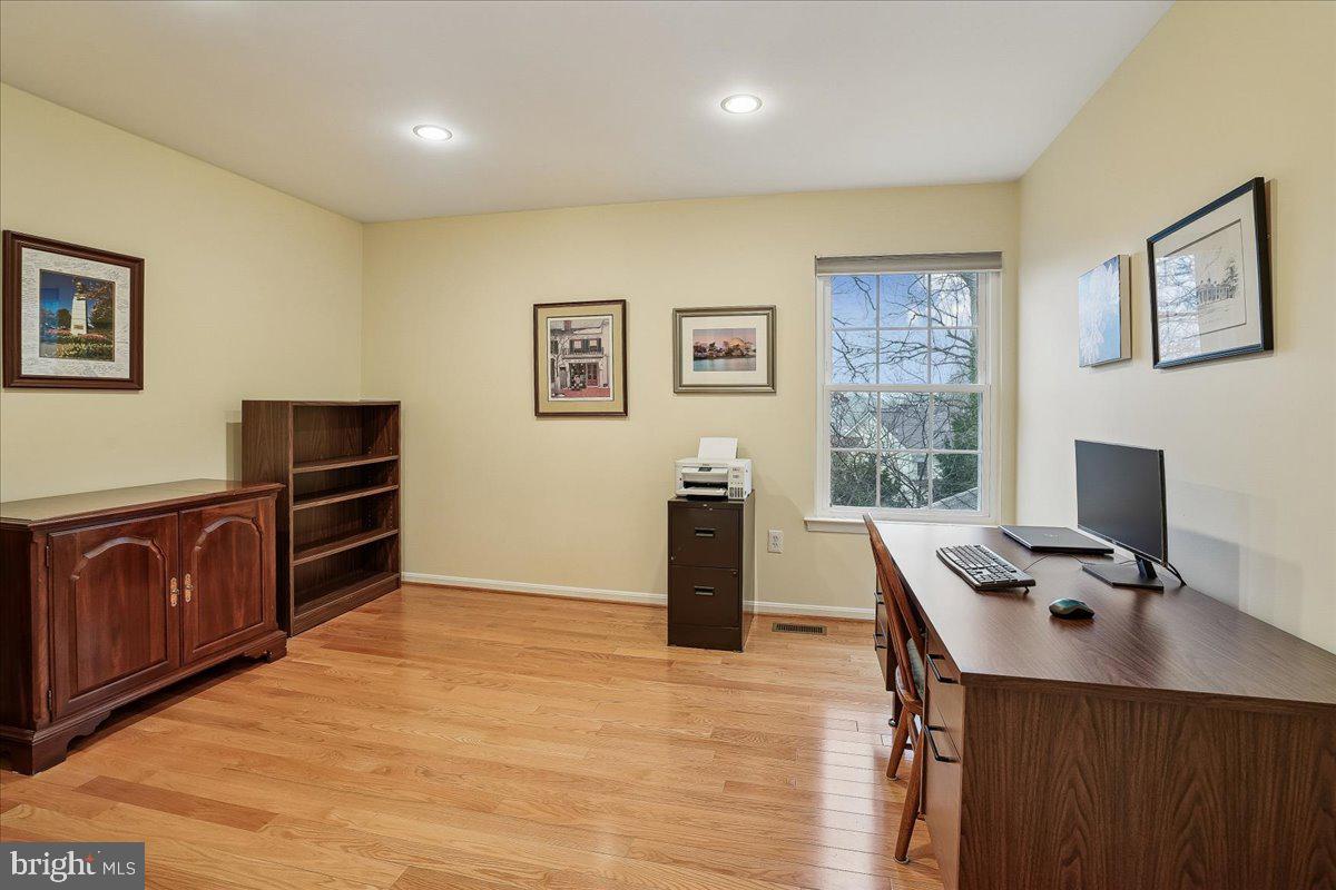 9804 CRESENCE WAY, FAIRFAX, Virginia 22032, 4 Bedrooms Bedrooms, ,2 BathroomsBathrooms,Residential,For sale,9804 CRESENCE WAY,VAFC2007858 MLS # VAFC2007858