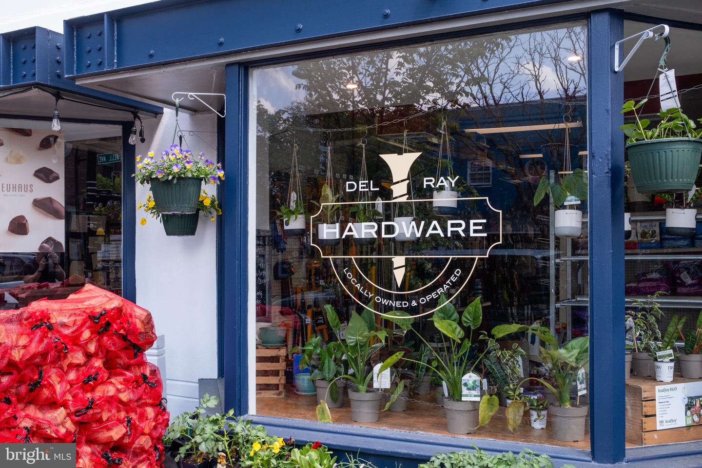 2305 COMMONWEALTH AVE, ALEXANDRIA, Virginia 22301, 3 Bedrooms Bedrooms, ,2 BathroomsBathrooms,Residential,For sale,2305 COMMONWEALTH AVE,VAAX2054666 MLS # VAAX2054666