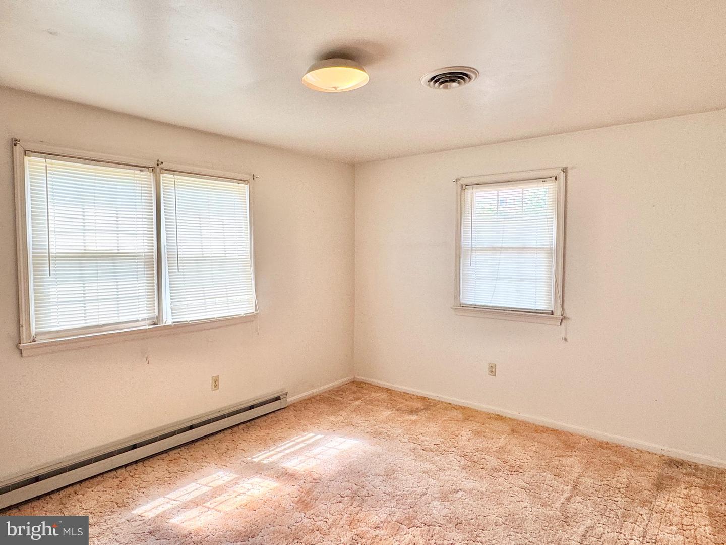 11124 DAHLGREN RD, KING GEORGE, Virginia 22485, 3 Bedrooms Bedrooms, ,2 BathroomsBathrooms,Residential,For sale,11124 DAHLGREN RD,VAKG2007702 MLS # VAKG2007702