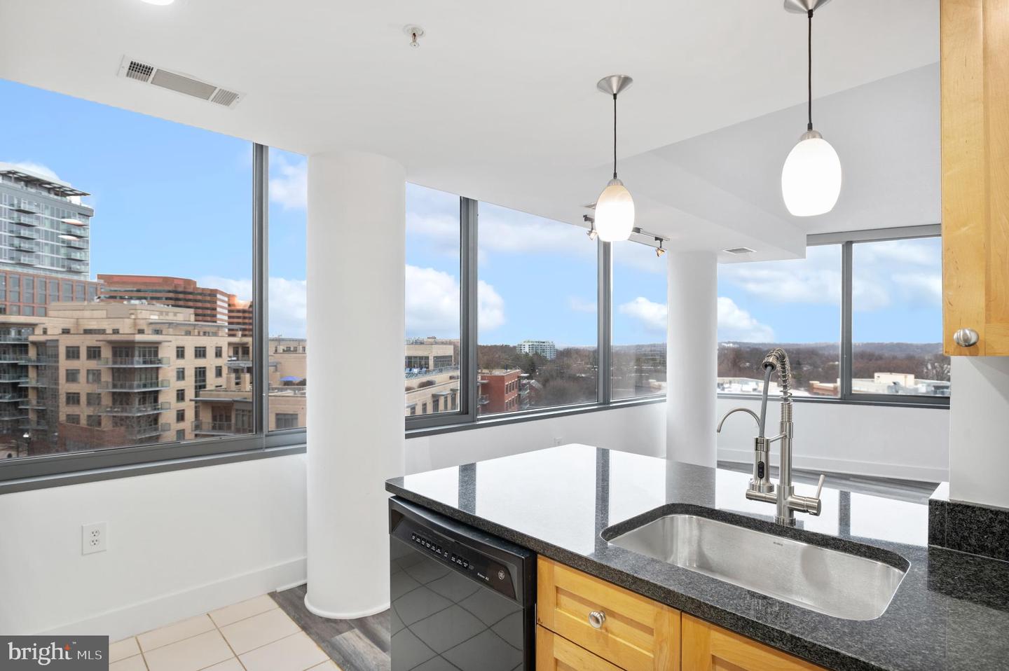 2001 15TH ST N #805, ARLINGTON, Virginia 22201, 1 Bedroom Bedrooms, 4 Rooms Rooms,1 BathroomBathrooms,Residential,For sale,2001 15TH ST N #805,VAAR2069596 MLS # VAAR2069596