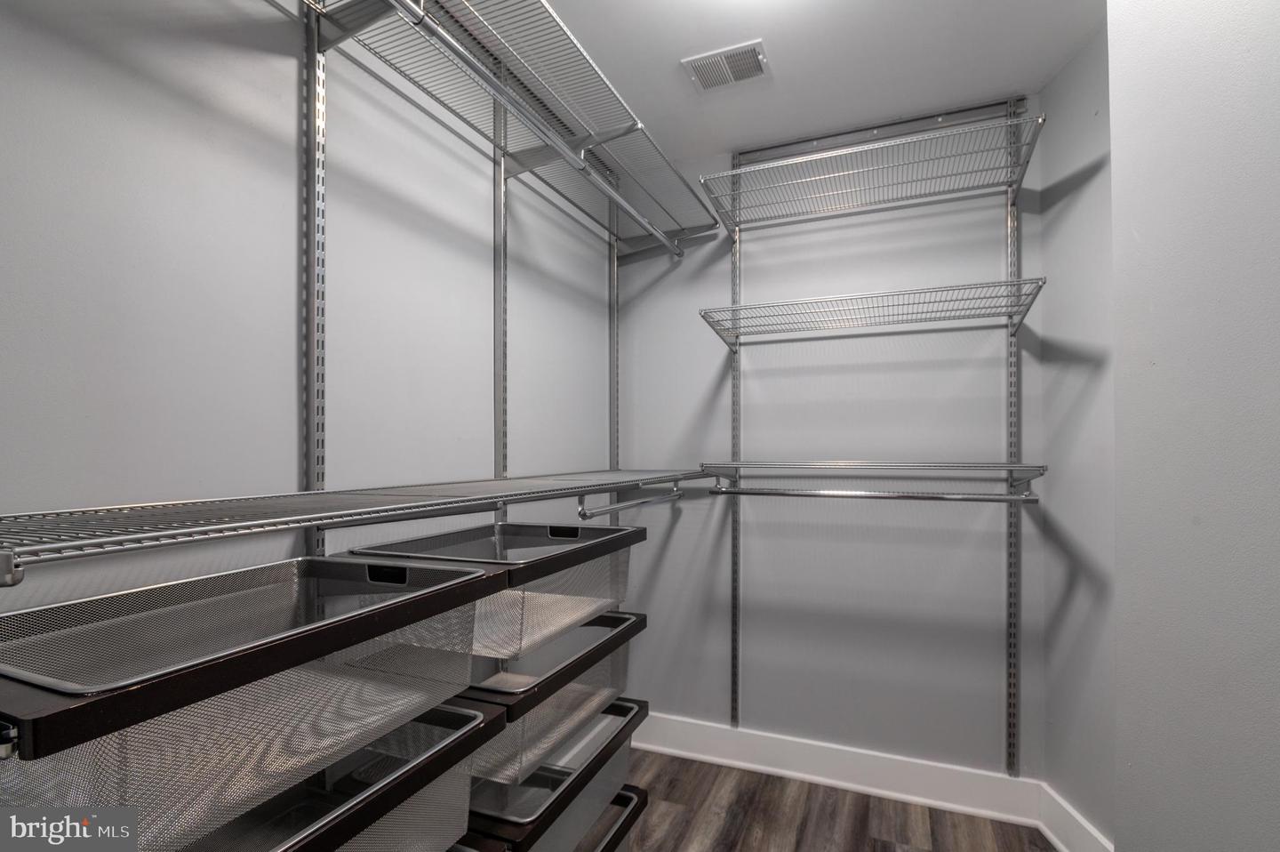 2001 15TH ST N #805, ARLINGTON, Virginia 22201, 1 Bedroom Bedrooms, 4 Rooms Rooms,1 BathroomBathrooms,Residential,For sale,2001 15TH ST N #805,VAAR2069596 MLS # VAAR2069596