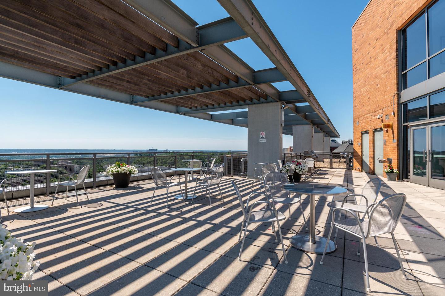 2001 15TH ST N #805, ARLINGTON, Virginia 22201, 1 Bedroom Bedrooms, 4 Rooms Rooms,1 BathroomBathrooms,Residential,For sale,2001 15TH ST N #805,VAAR2069596 MLS # VAAR2069596