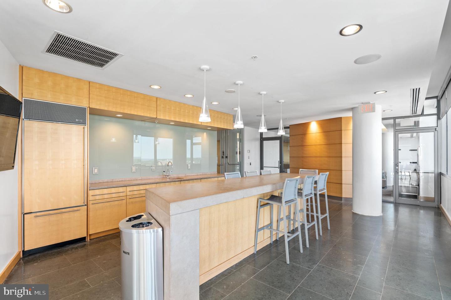 2001 15TH ST N #805, ARLINGTON, Virginia 22201, 1 Bedroom Bedrooms, 4 Rooms Rooms,1 BathroomBathrooms,Residential,For sale,2001 15TH ST N #805,VAAR2069596 MLS # VAAR2069596