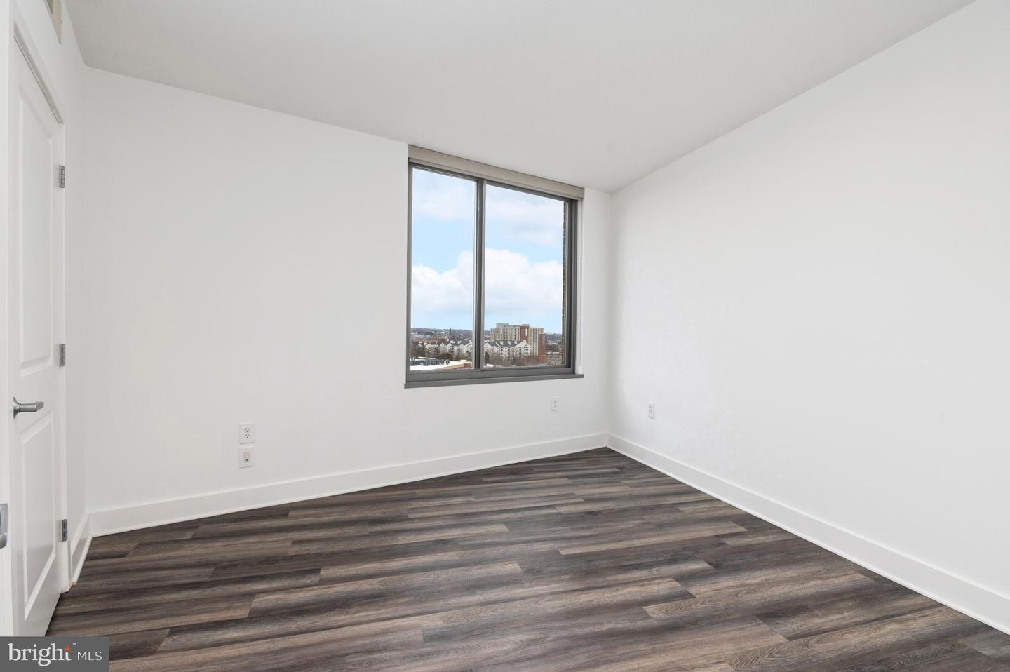 2001 15TH ST N #805, ARLINGTON, Virginia 22201, 1 Bedroom Bedrooms, 4 Rooms Rooms,1 BathroomBathrooms,Residential,For sale,2001 15TH ST N #805,VAAR2069596 MLS # VAAR2069596