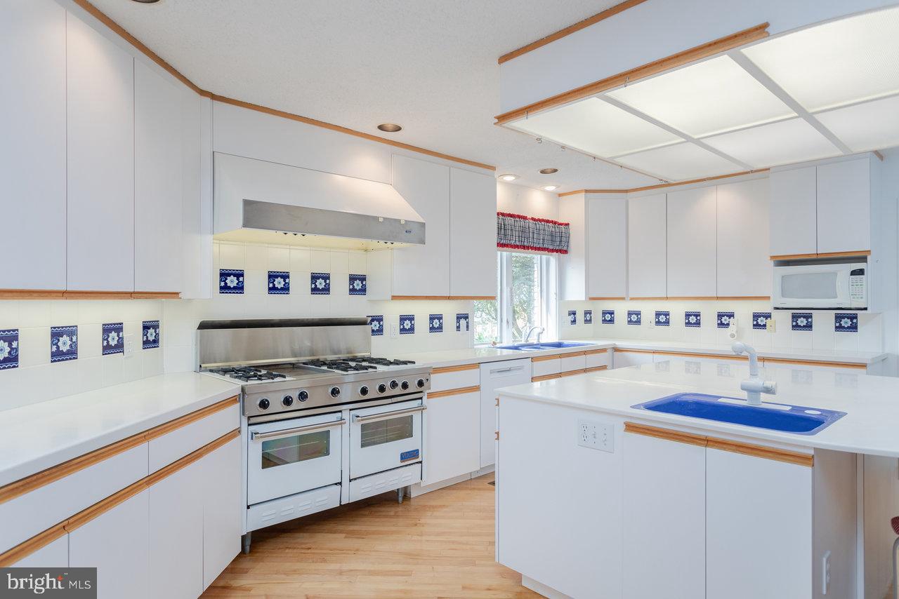 1848 COLLEGE AVE, HARRISONBURG, Virginia 22802, 3 Bedrooms Bedrooms, ,3 BathroomsBathrooms,Residential,For sale,1848 COLLEGE AVE,VAHC2000570 MLS # VAHC2000570