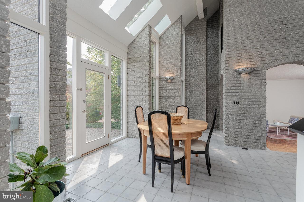 1848 COLLEGE AVE, HARRISONBURG, Virginia 22802, 3 Bedrooms Bedrooms, ,3 BathroomsBathrooms,Residential,For sale,1848 COLLEGE AVE,VAHC2000570 MLS # VAHC2000570