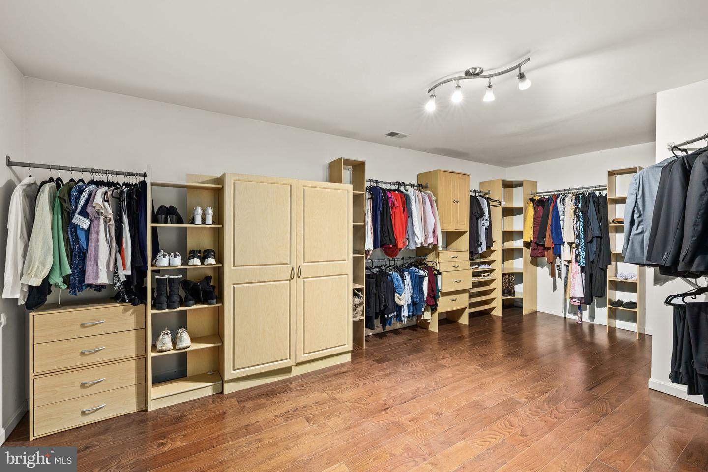 8701 SINCLAIR MILL RD, MANASSAS, Virginia 20112, 6 Bedrooms Bedrooms, ,4 BathroomsBathrooms,Residential,For sale,8701 SINCLAIR MILL RD,VAPW2113600 MLS # VAPW2113600