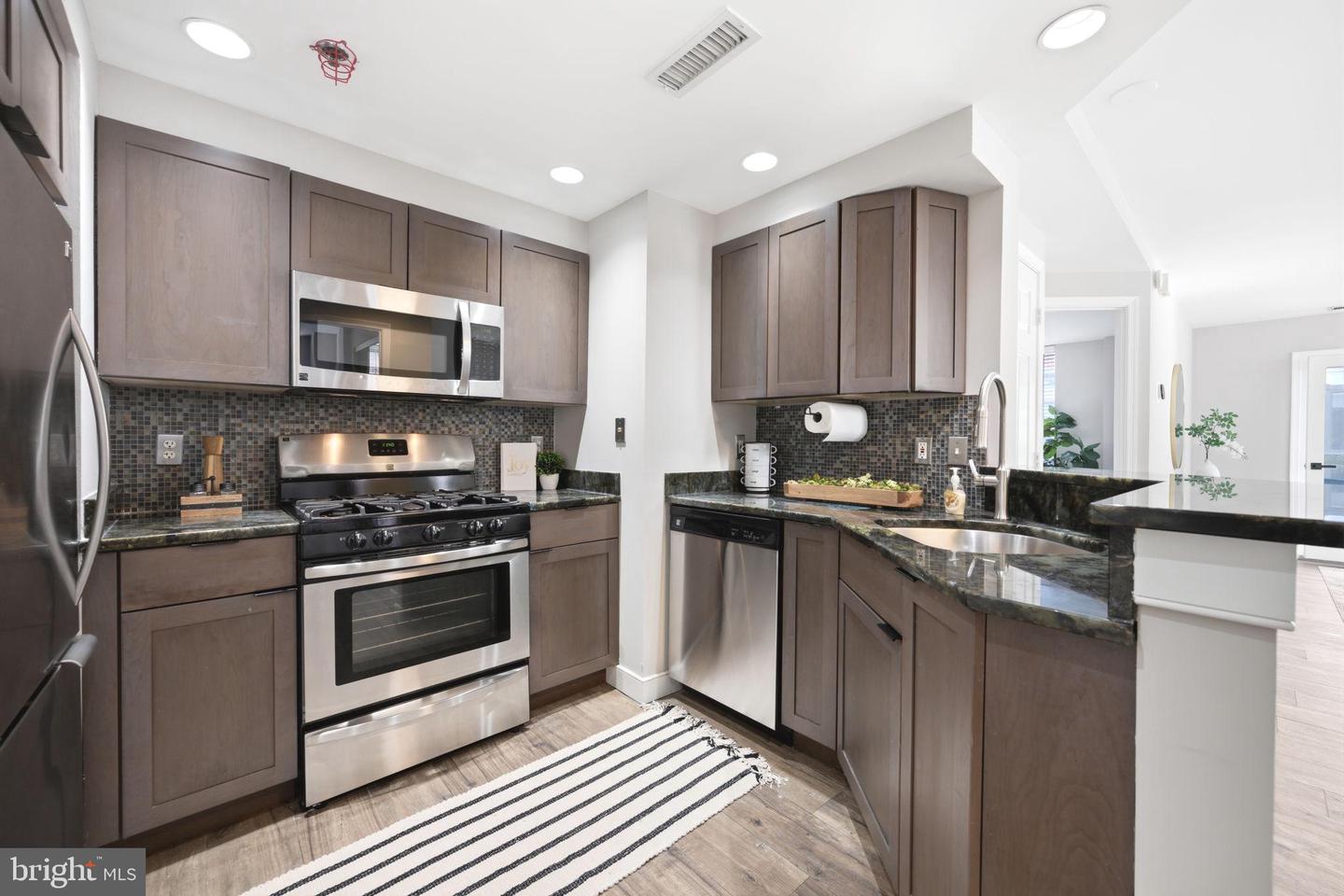 1045 N UTAH ST #2-701, ARLINGTON, Virginia 22201, 2 Bedrooms Bedrooms, 8 Rooms Rooms,2 BathroomsBathrooms,Residential,For sale,1045 N UTAH ST #2-701,VAAR2069530 MLS # VAAR2069530