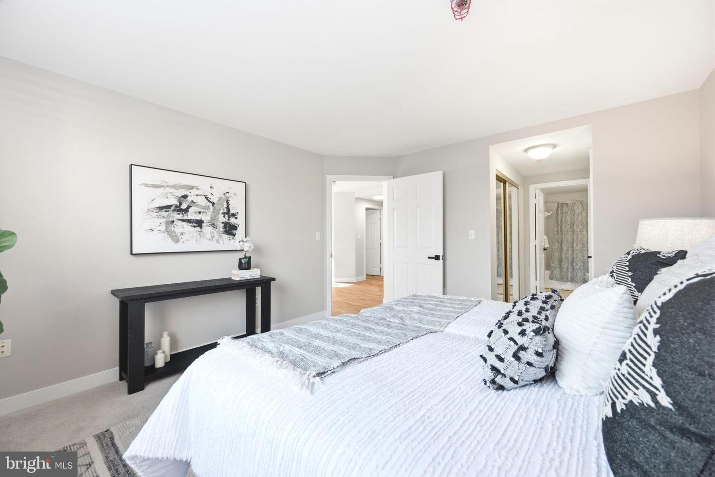 1045 N UTAH ST #2-701, ARLINGTON, Virginia 22201, 2 Bedrooms Bedrooms, 8 Rooms Rooms,2 BathroomsBathrooms,Residential,For sale,1045 N UTAH ST #2-701,VAAR2069530 MLS # VAAR2069530