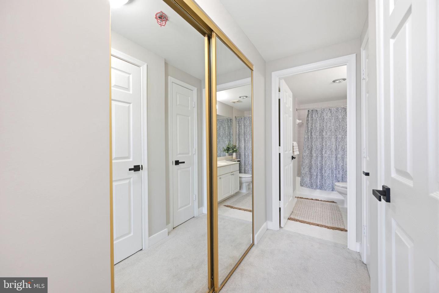 1045 N UTAH ST #2-701, ARLINGTON, Virginia 22201, 2 Bedrooms Bedrooms, 8 Rooms Rooms,2 BathroomsBathrooms,Residential,For sale,1045 N UTAH ST #2-701,VAAR2069530 MLS # VAAR2069530