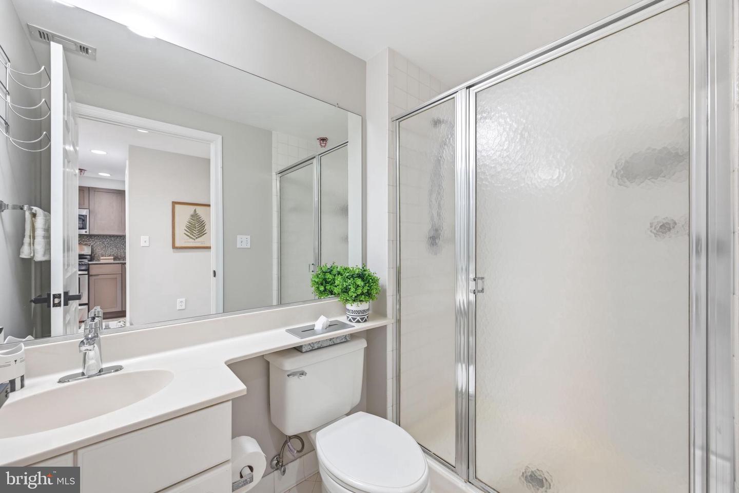 1045 N UTAH ST #2-701, ARLINGTON, Virginia 22201, 2 Bedrooms Bedrooms, 8 Rooms Rooms,2 BathroomsBathrooms,Residential,For sale,1045 N UTAH ST #2-701,VAAR2069530 MLS # VAAR2069530