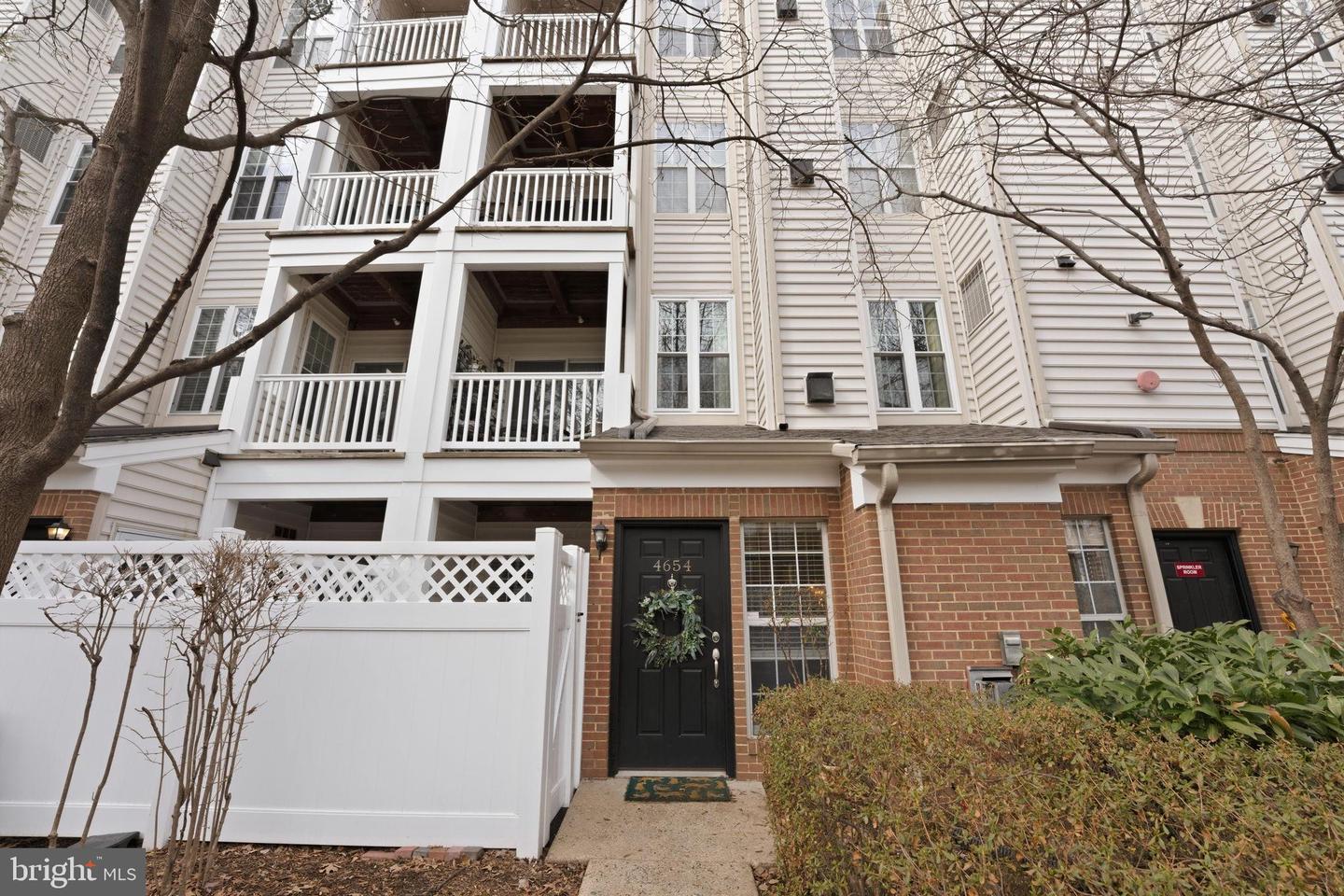 4654 LAMBERT DR, ALEXANDRIA, Virginia 22311, 1 Bedroom Bedrooms, 5 Rooms Rooms,1 BathroomBathrooms,Residential,For sale,4654 LAMBERT DR,VAAX2054690 MLS # VAAX2054690