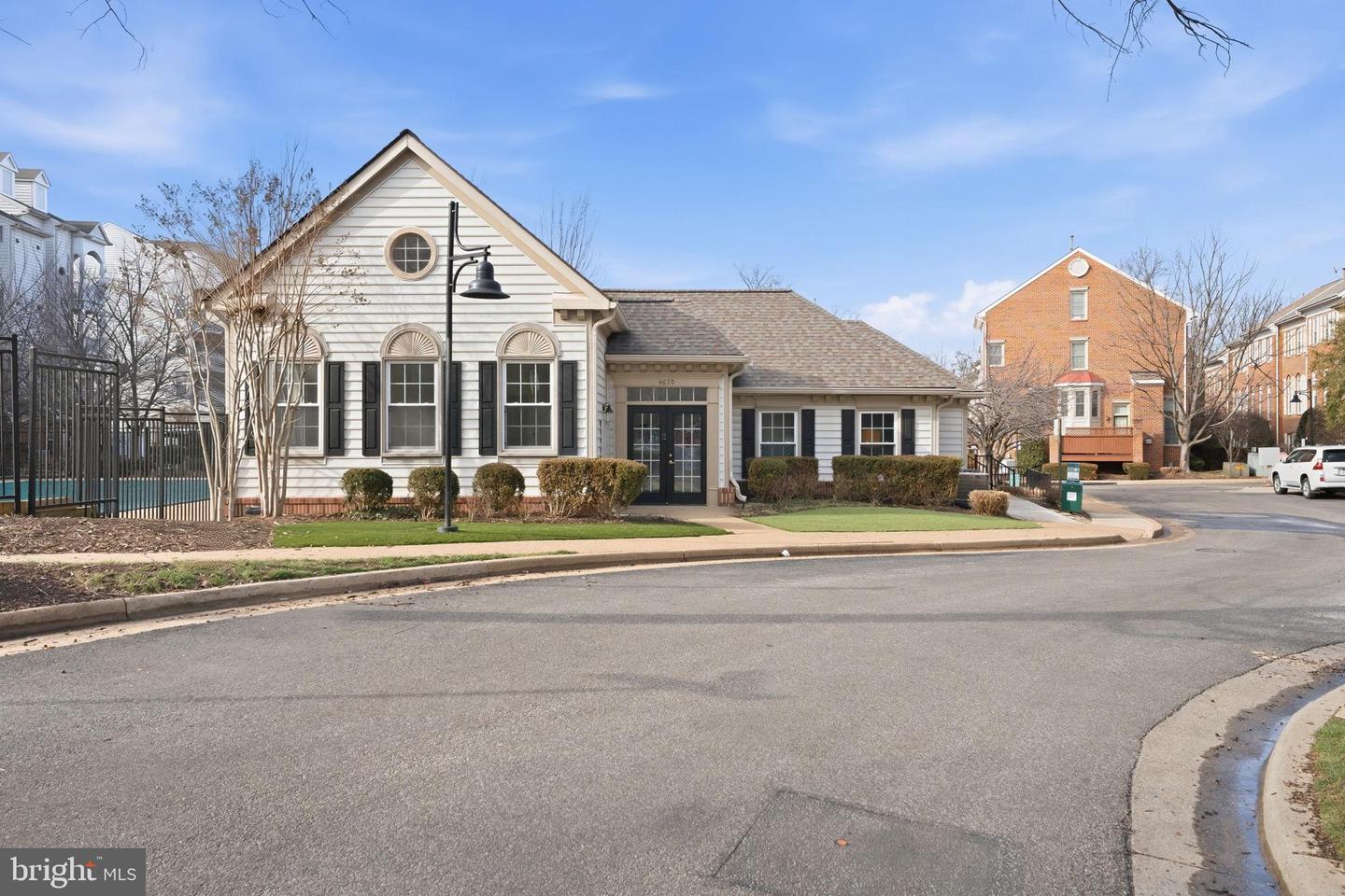 4654 LAMBERT DR, ALEXANDRIA, Virginia 22311, 1 Bedroom Bedrooms, 5 Rooms Rooms,1 BathroomBathrooms,Residential,For sale,4654 LAMBERT DR,VAAX2054690 MLS # VAAX2054690