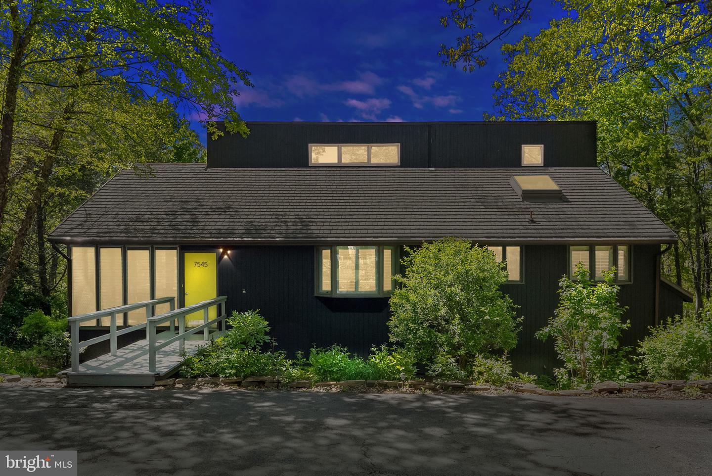 7545 SUPINLICK RIDGE RD, MOUNT JACKSON, Virginia 22842, 4 Bedrooms Bedrooms, ,2 BathroomsBathrooms,Residential,For sale,7545 SUPINLICK RIDGE RD,VASH2013710 MLS # VASH2013710